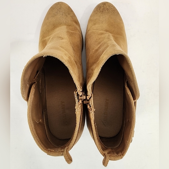 Old Navy Women's Tan Vegan Ankle Booties, Size 9 - Picture 10 of 11